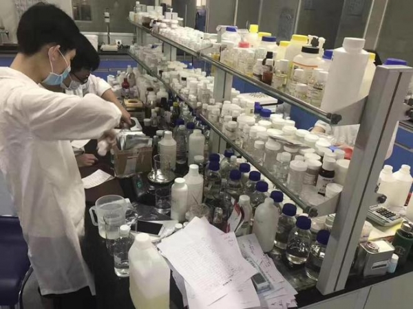 双方共同开发的磁悬浮微晶瓶采用专利磁化抑菌技术