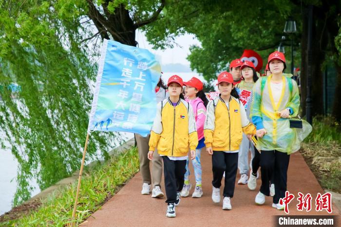 春风拂面的运河慢步：临