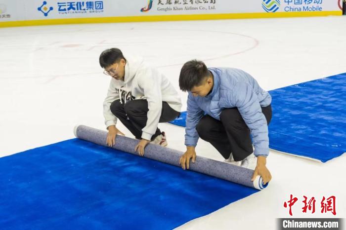 呼伦贝尔小雪团寒冬坚守服务十四冬