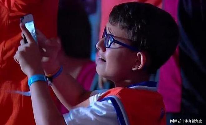 勇士惨败活塞追梦格林失误频发波尔津吉斯伤退