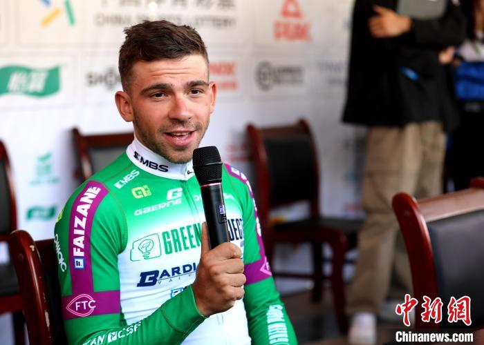 意大利车手扎农塞洛斩获环青海湖赛段冠军