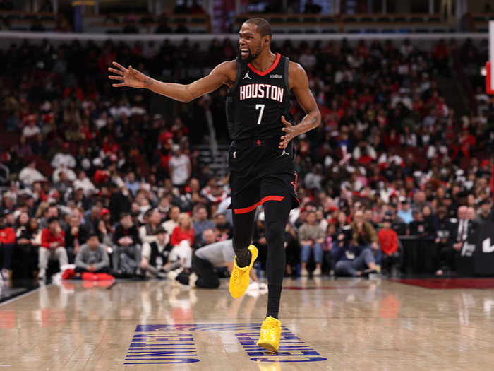 火箭蓄力交易字母哥 雄鹿内部博弈引爆西部格局