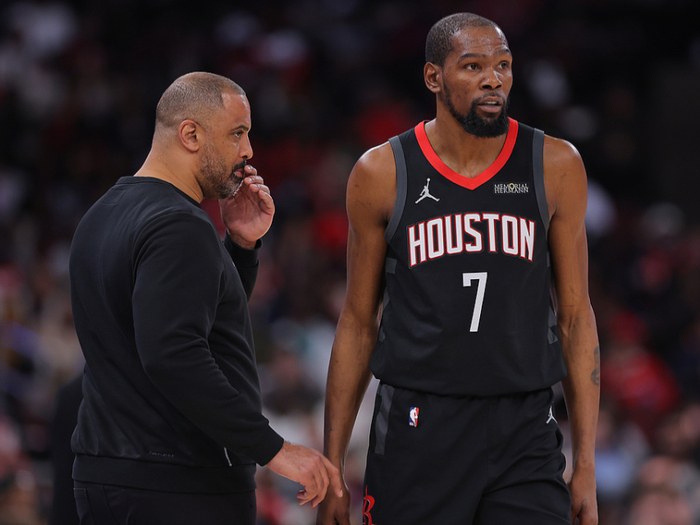 火箭蓄力交易字母哥 雄鹿内部博弈引爆西部格局