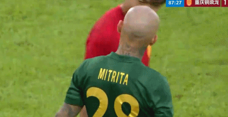 升班马爆冷击败浙江队 米特利策遭红牌罚下