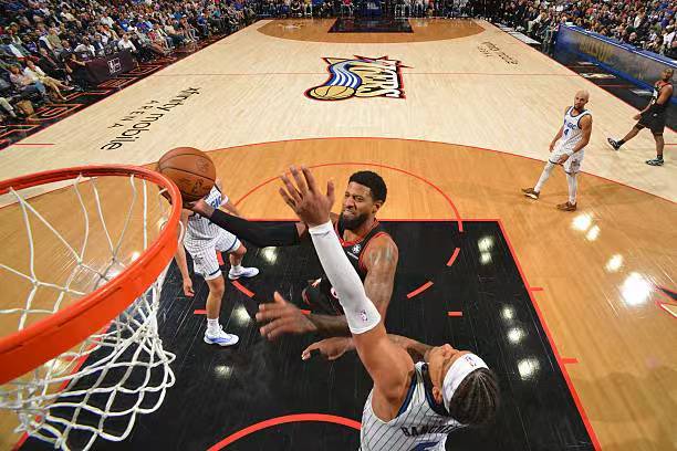 乔治防守亮眼助76人掀翻魔术，季后赛迎战凯尔特