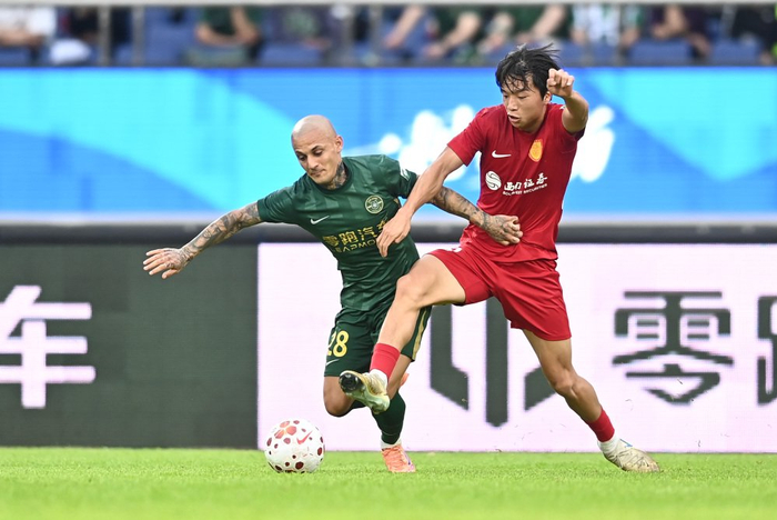 李镇全回应中超争议：红牌事件与防守策略全解