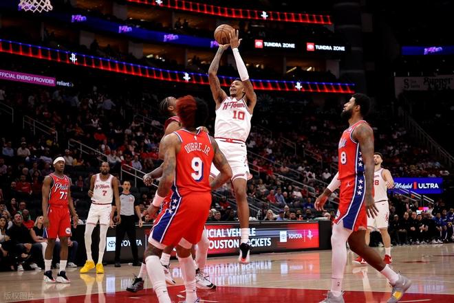 火箭主场力克76人杜兰特29分里程碑阿门爆发